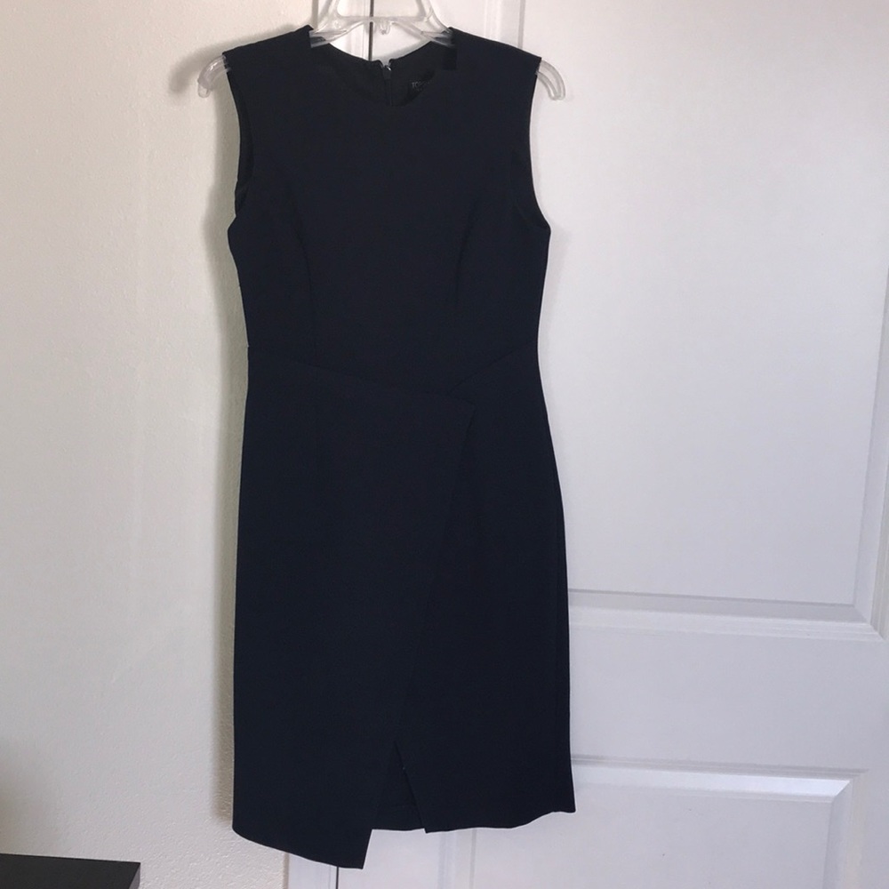 Beautiful classy slit in front dress - Picture 4 of 5
